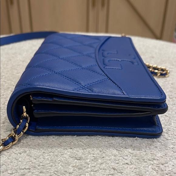 NWOT Tory Burch Royal Blue Quilted Shoulder Bag - Picture 3 of 7